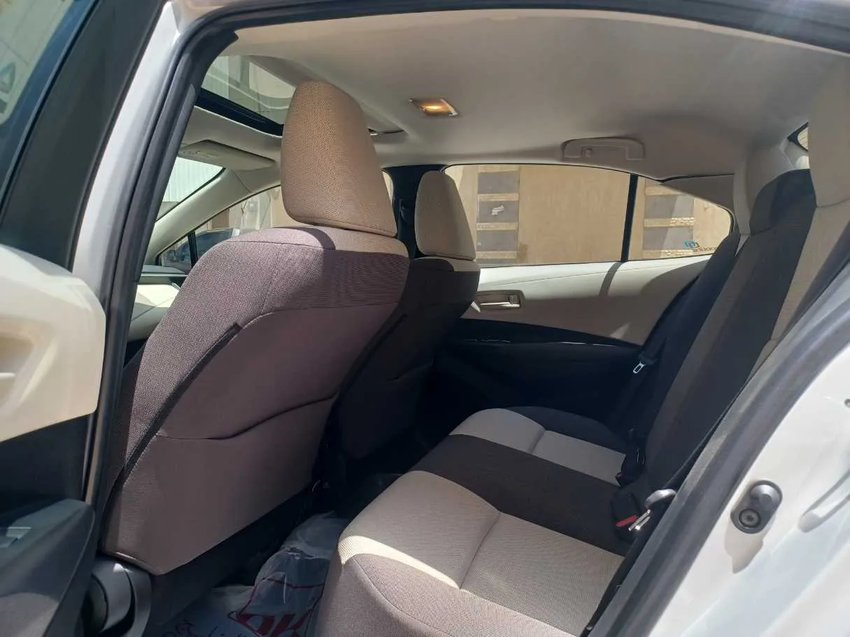 Car image 14