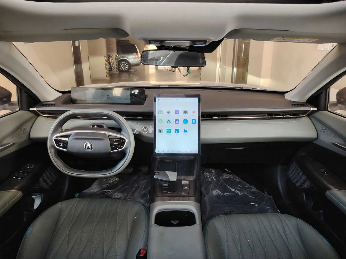 Car image 19