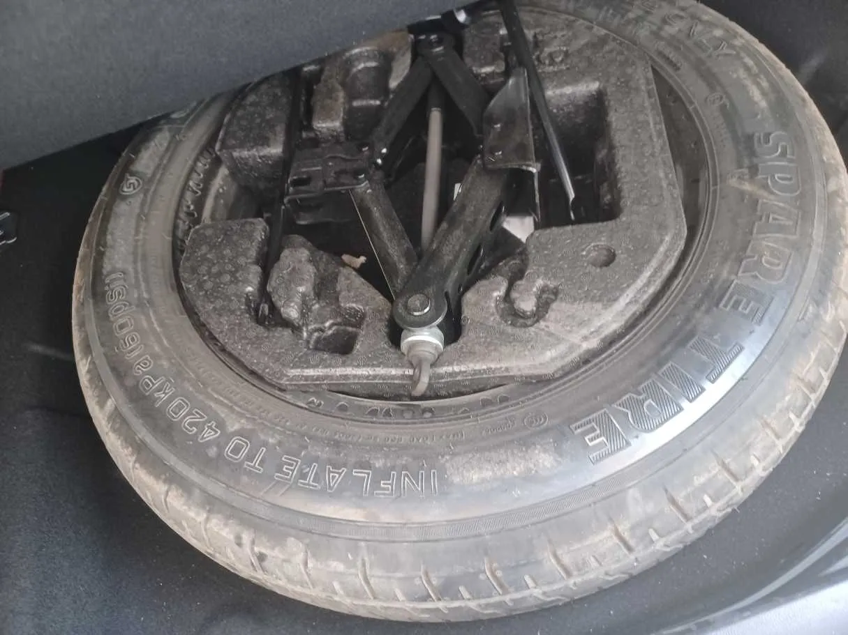 Car image 21