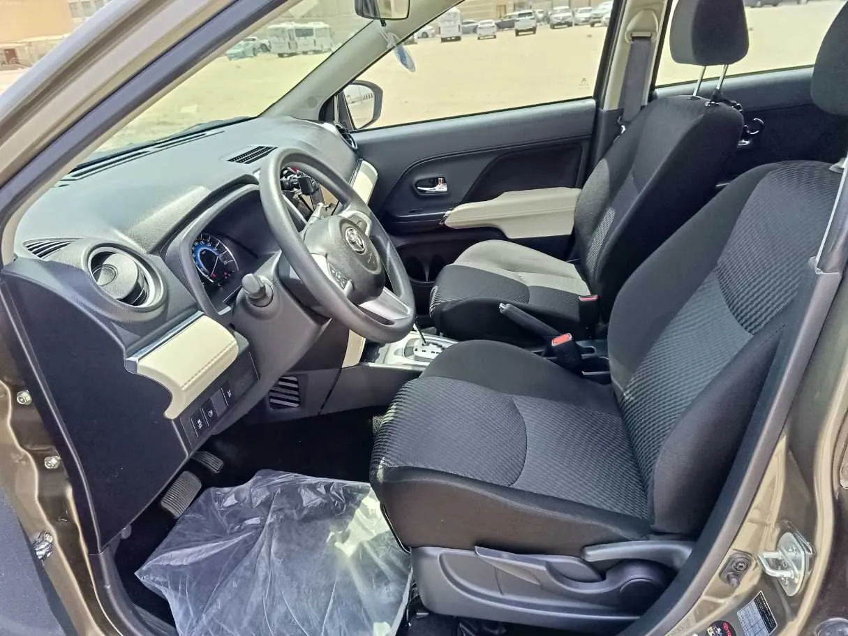 Car image 15