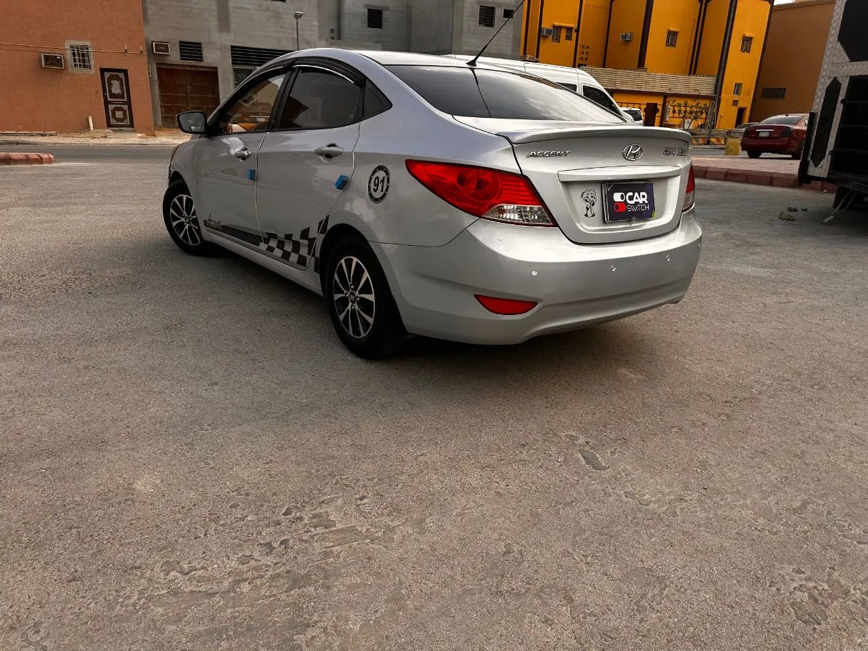 Car image 7