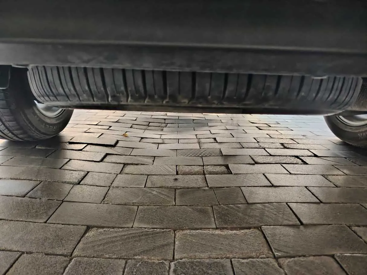 Car image 46