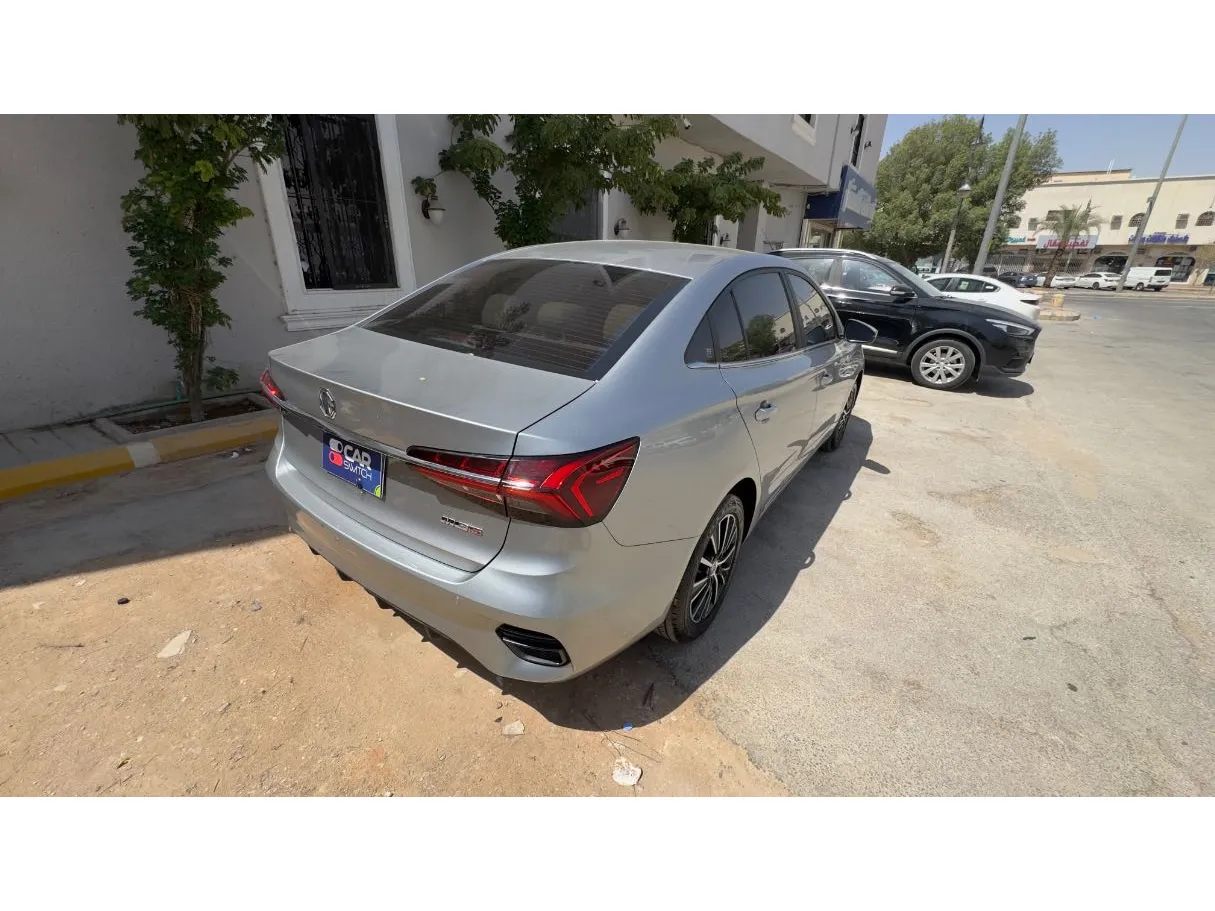 Car image 5