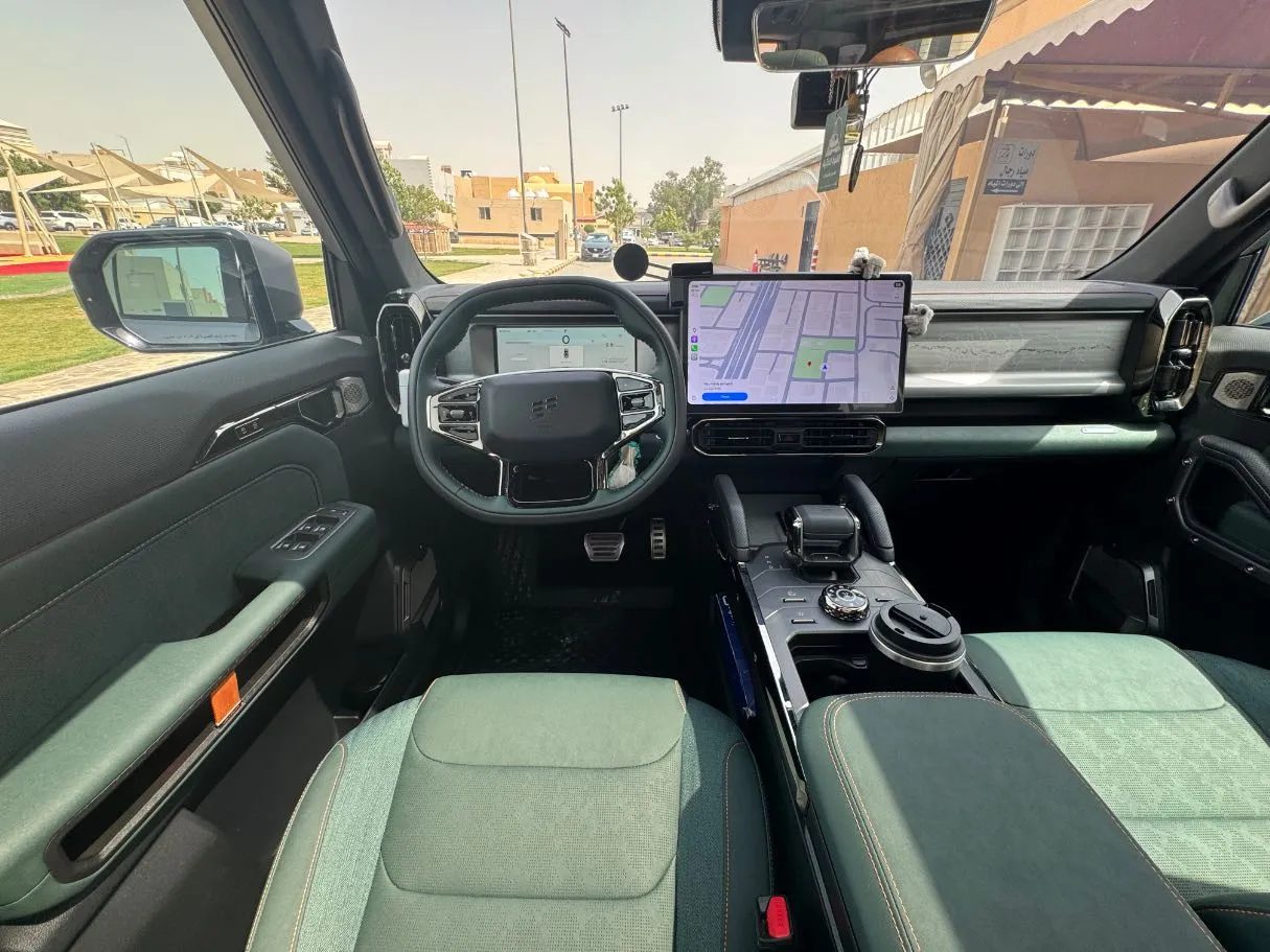 Car image 14