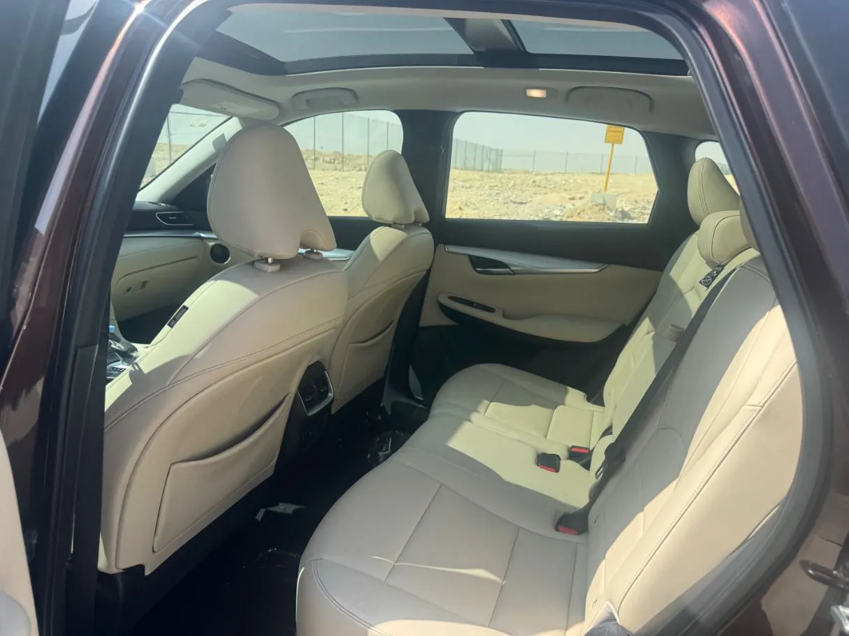 Car image 13