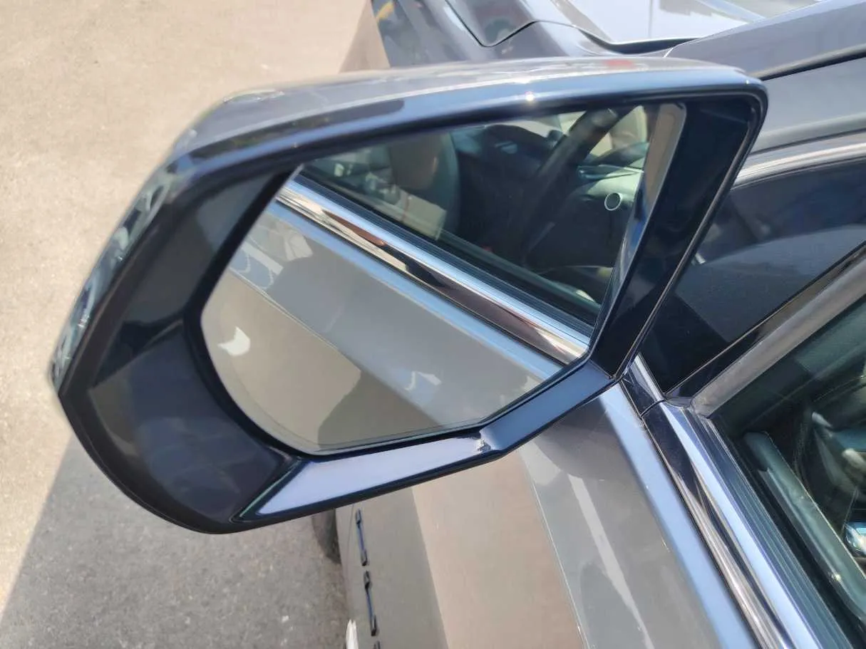 Car image 34