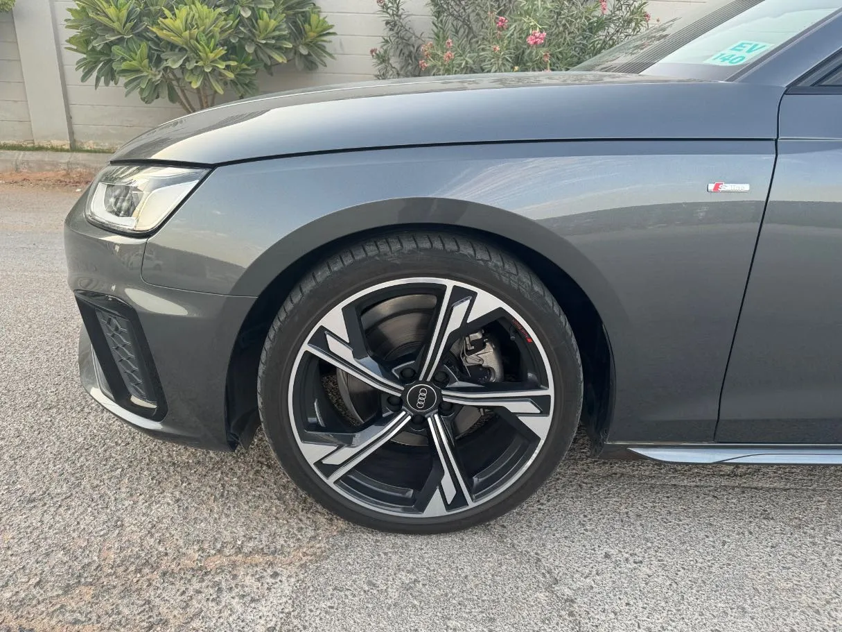 Car image 10