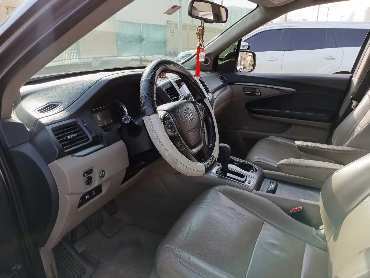 Car image 11