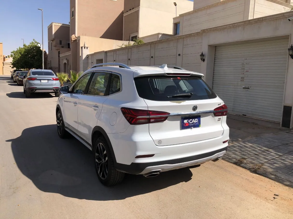 Car image 7