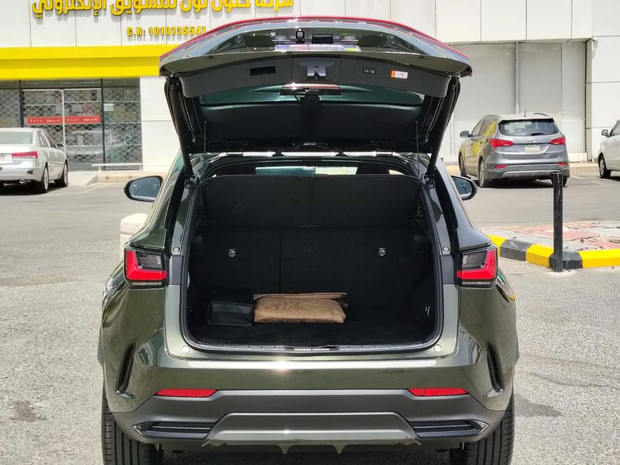 Car image 27