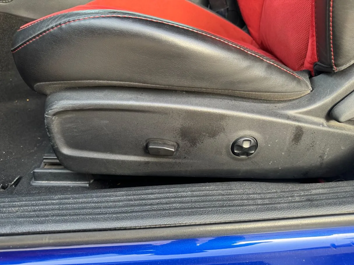 Car image 25