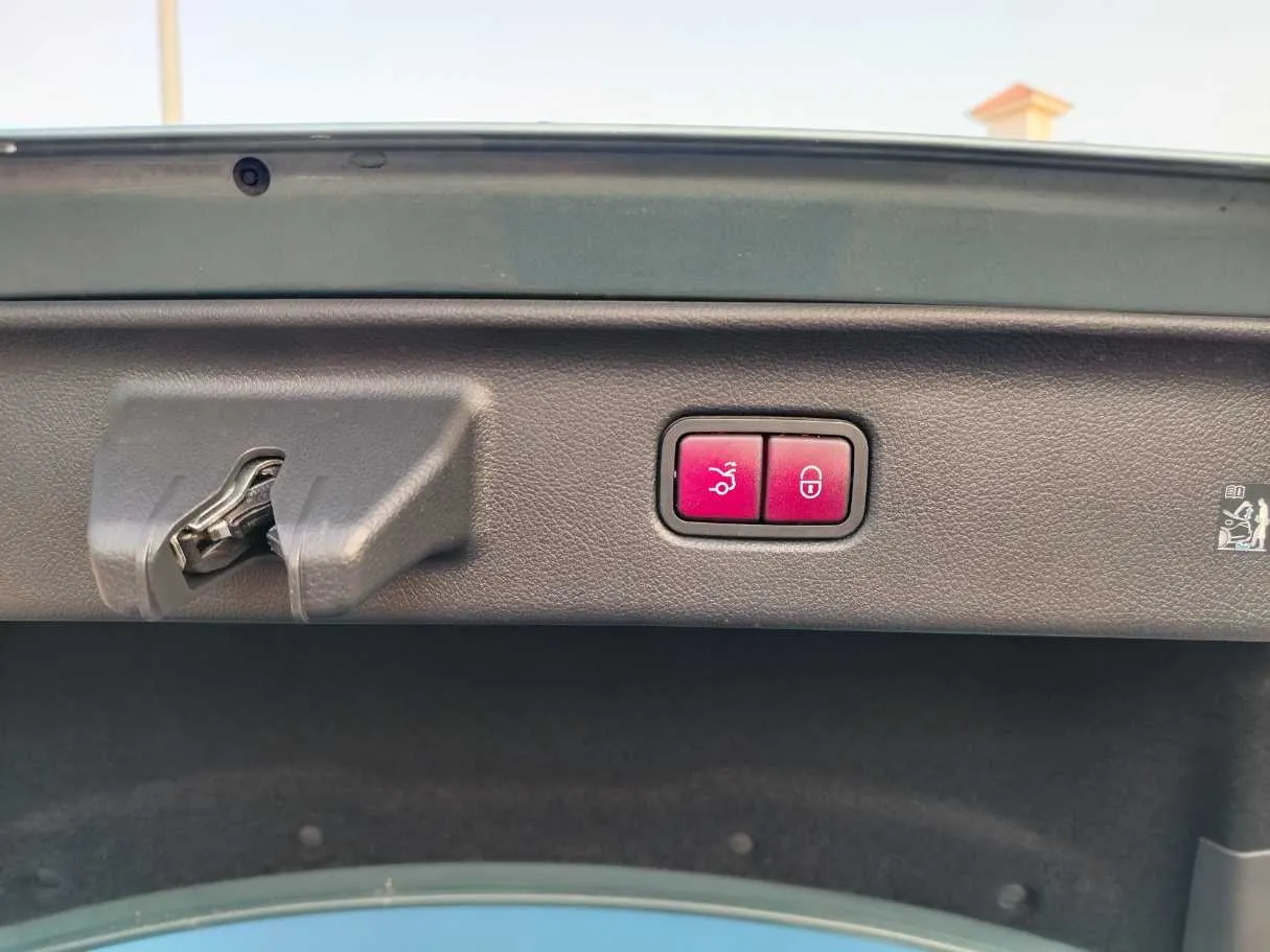 Car image 33