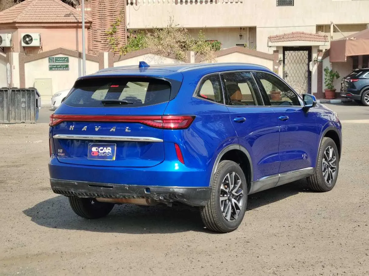 Car image 5