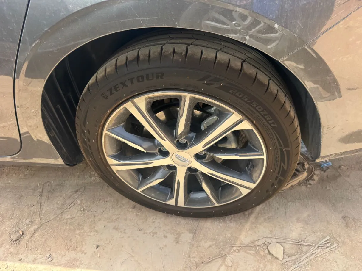 Car image 7
