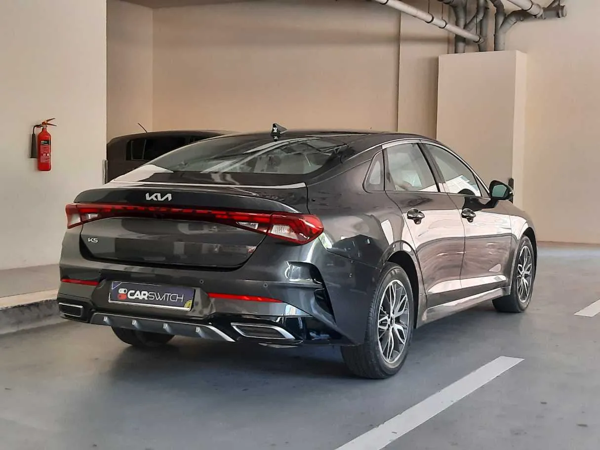 Car image 5