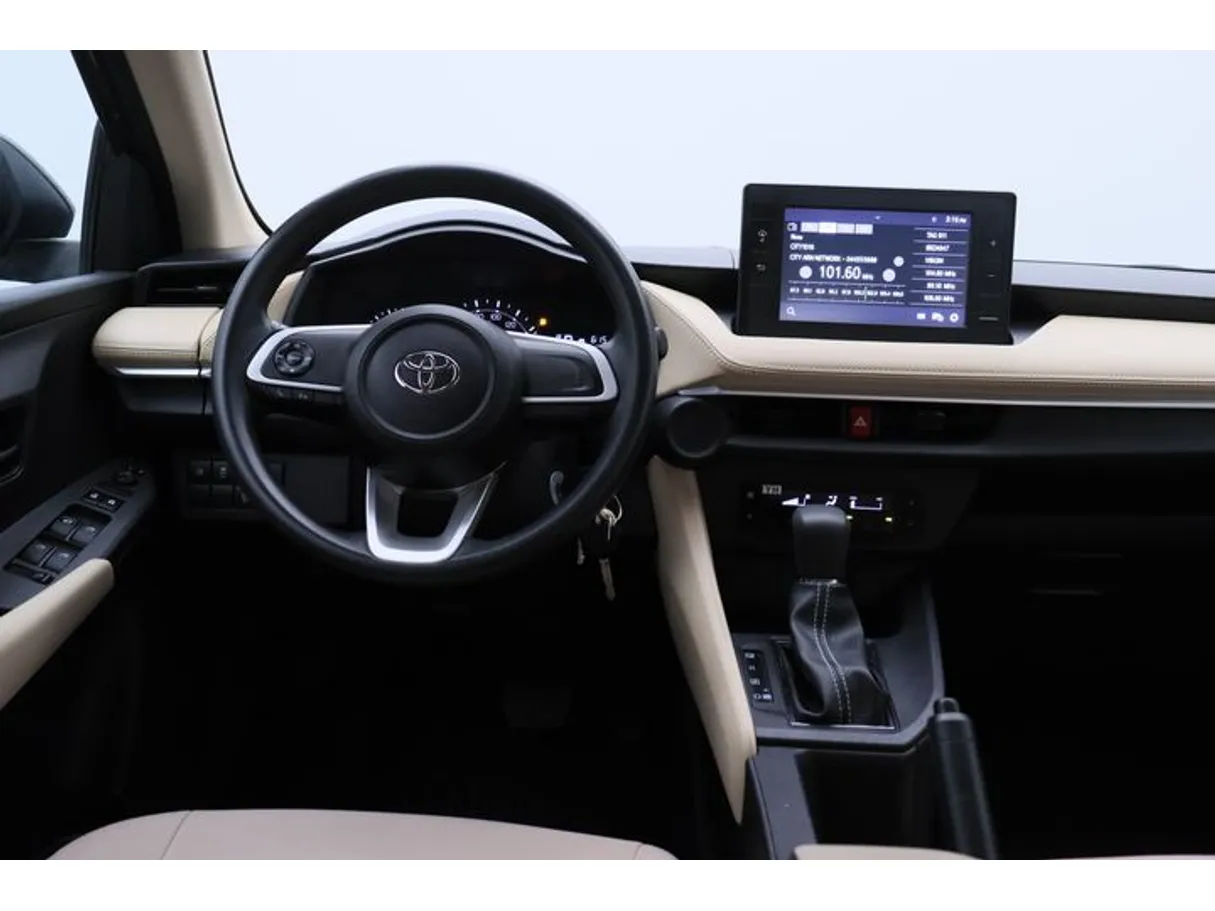 Car image 15
