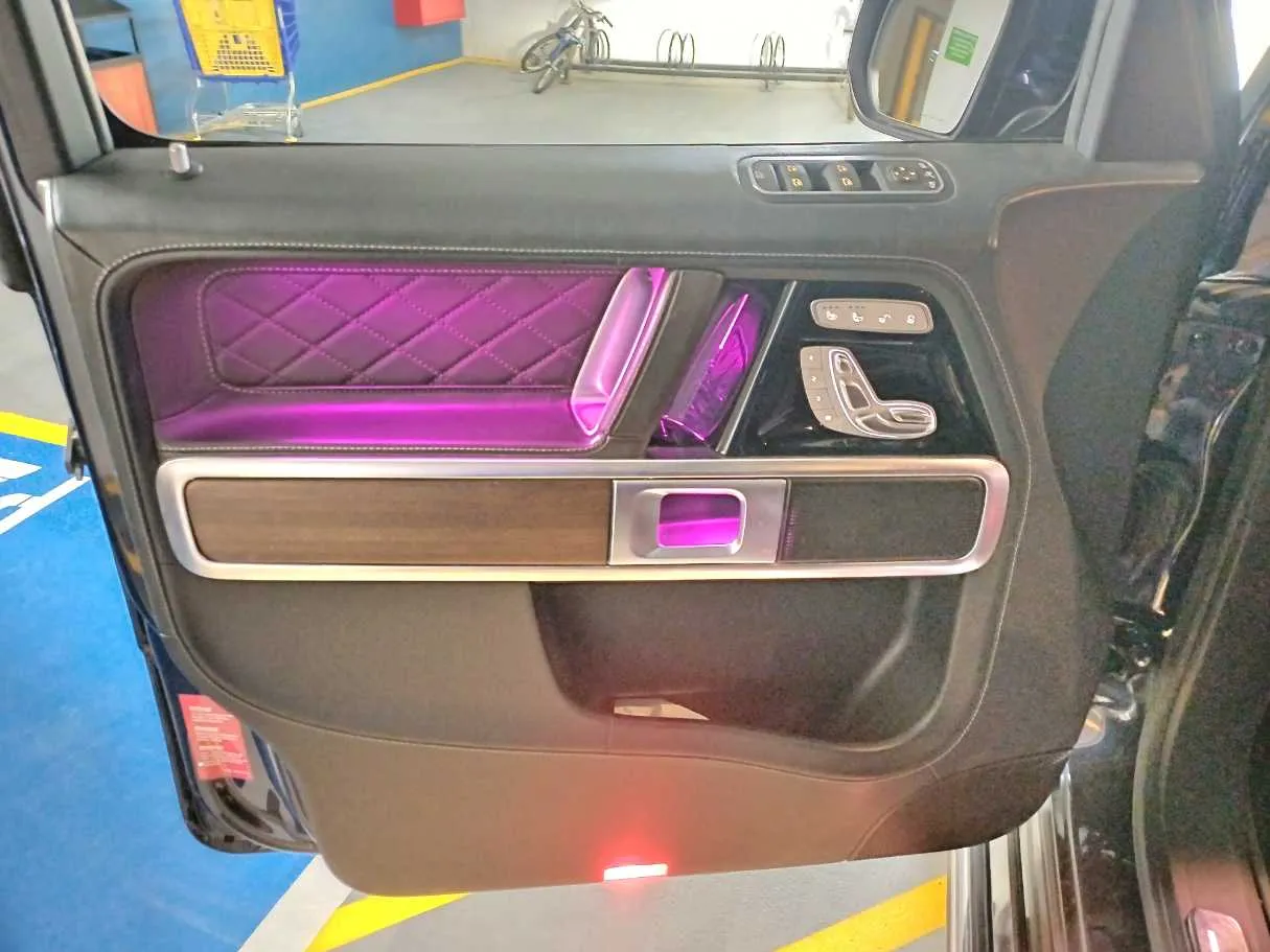 Car image 9