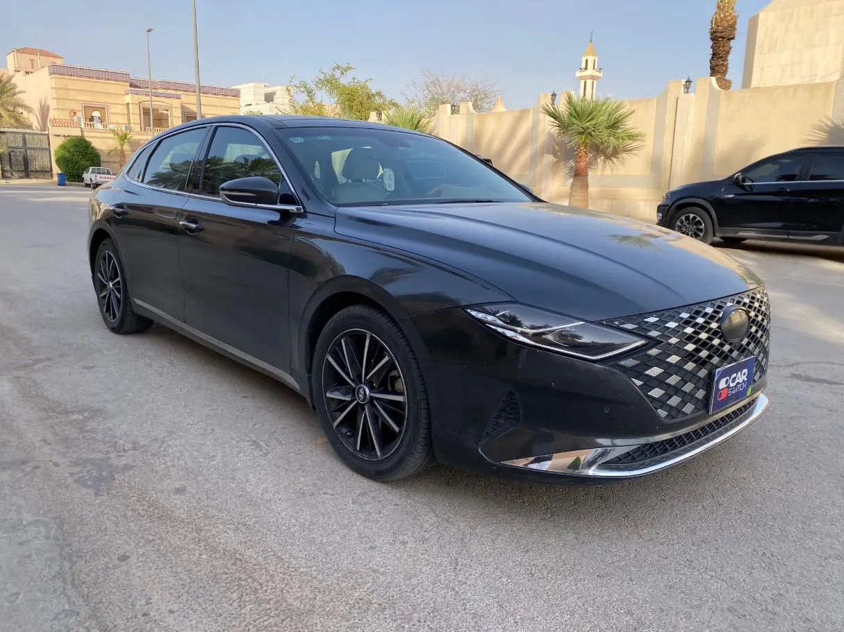 Car image 3