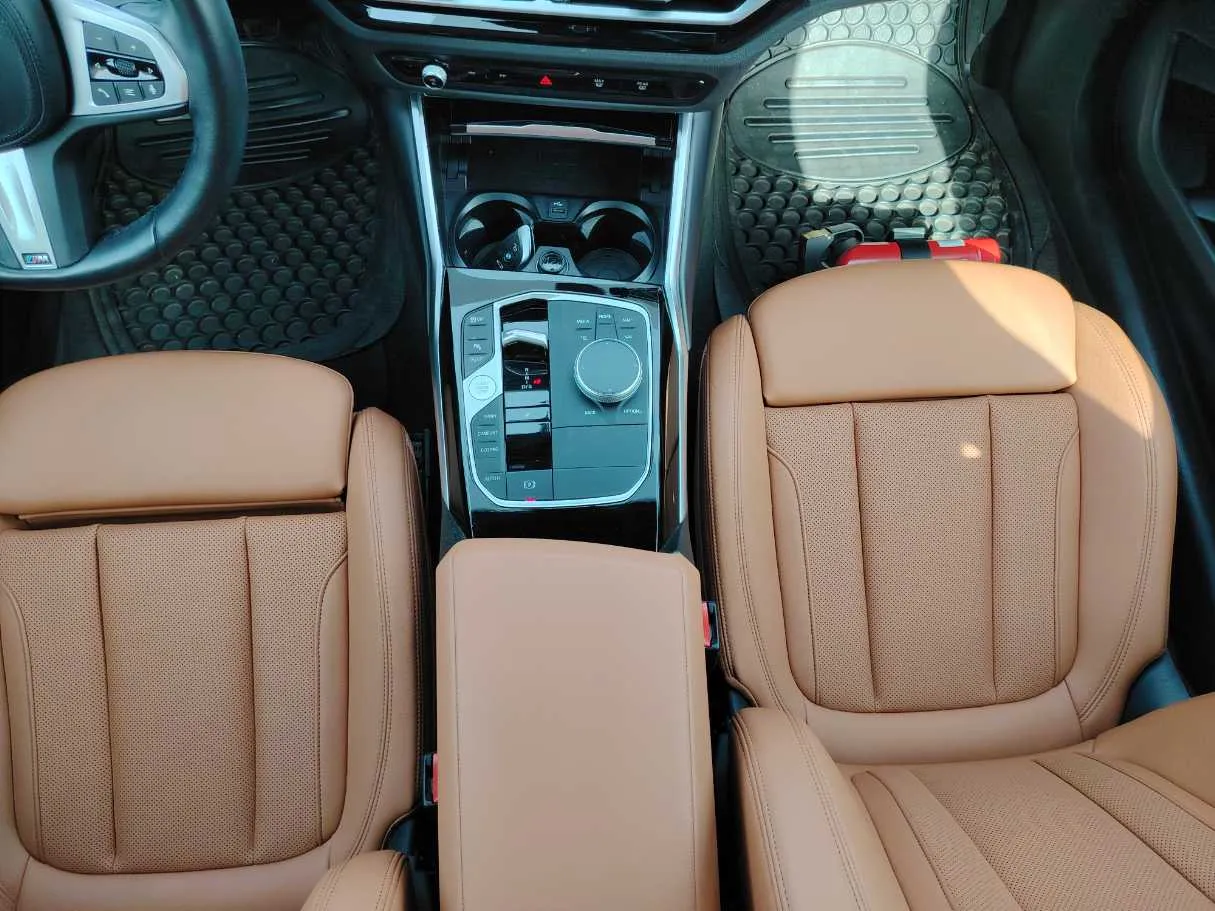 Car image 17