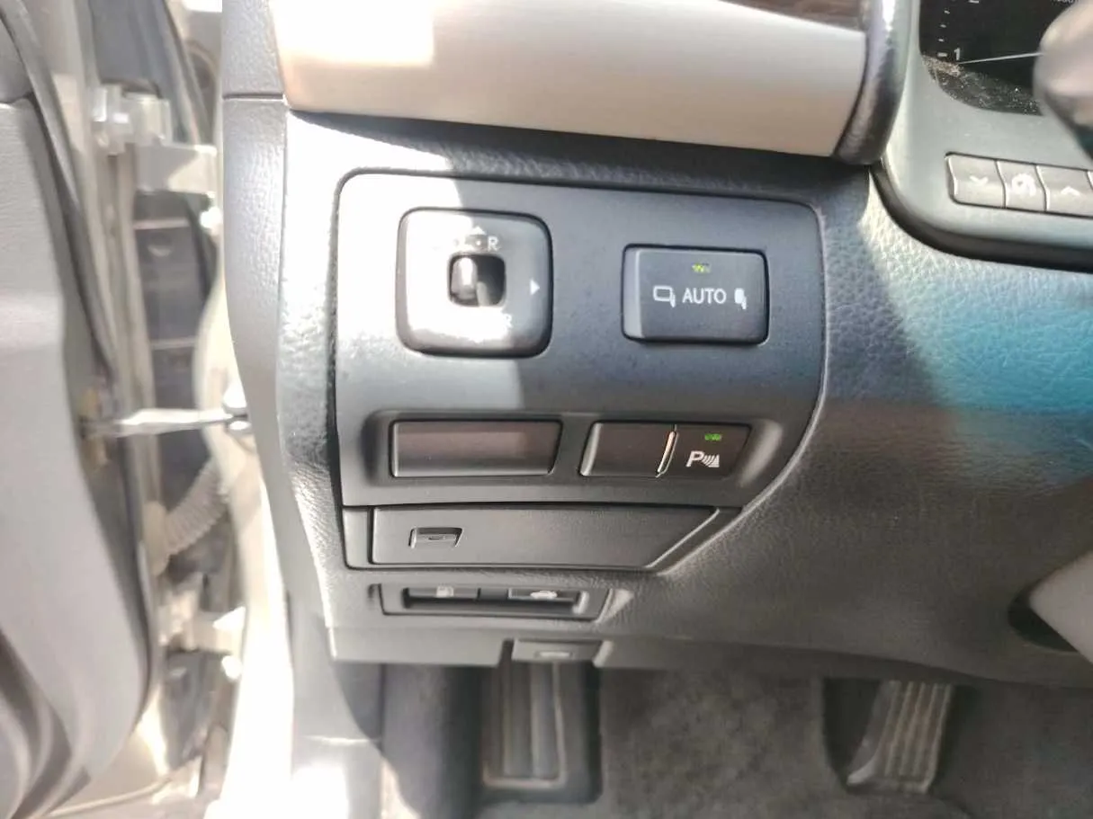 Car image 38