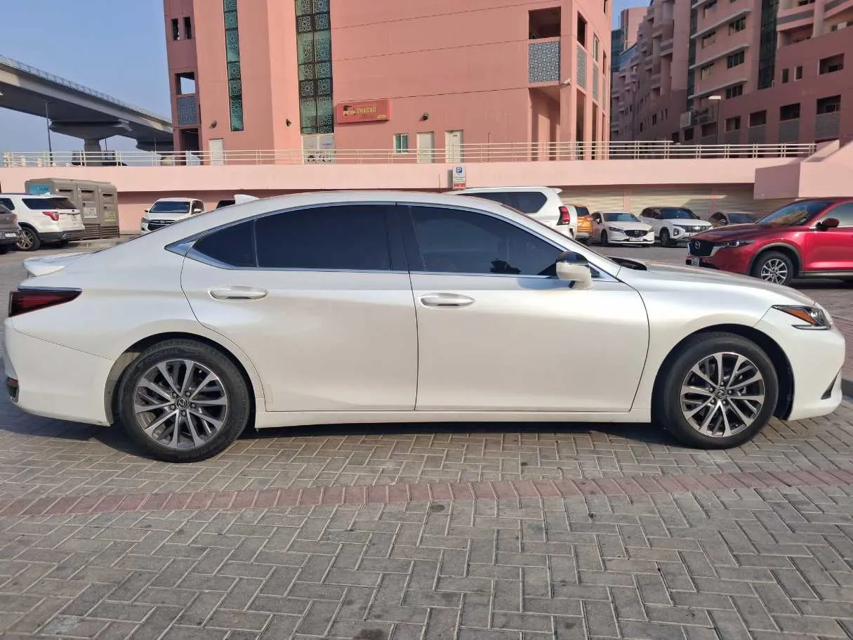 Car image 8