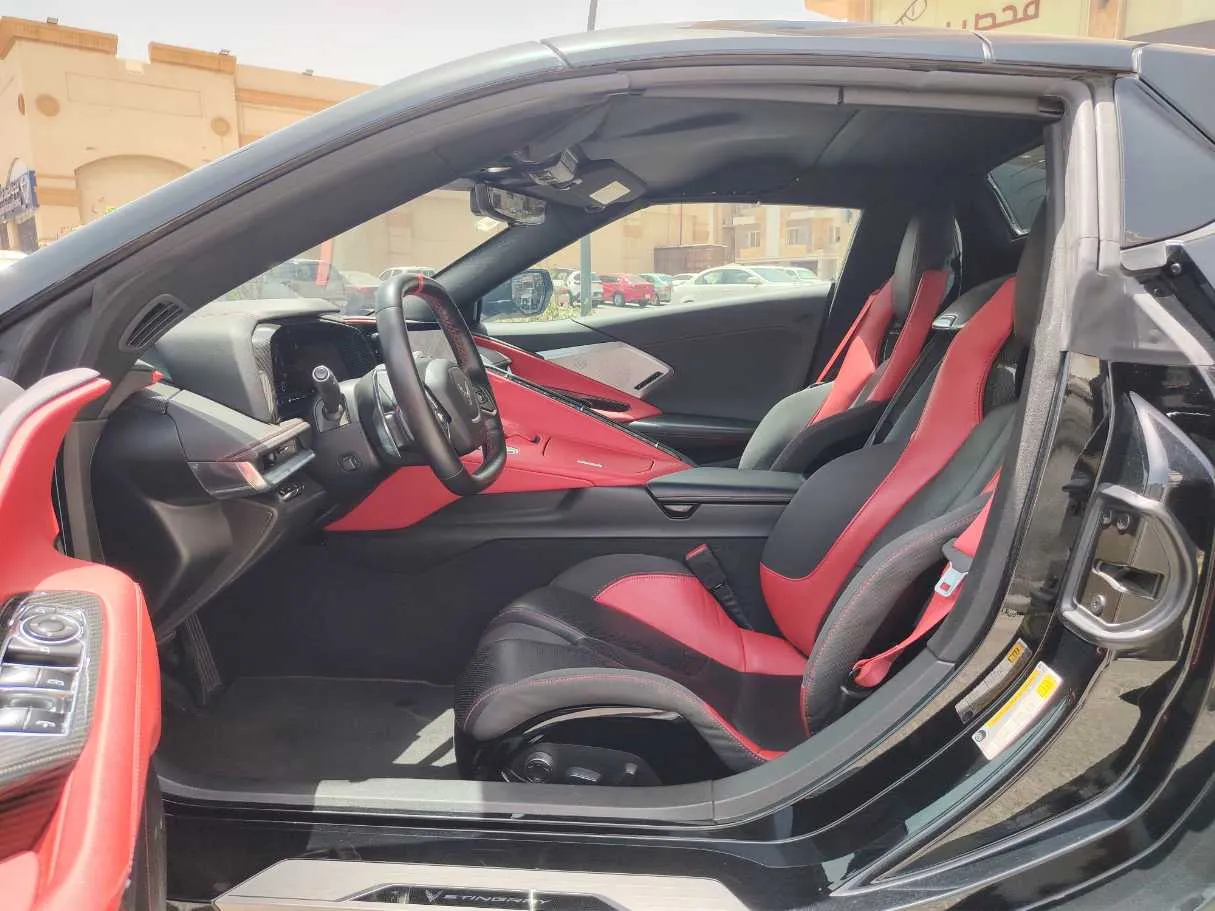 Car image 12