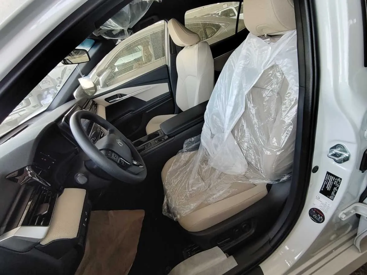 Car image 14