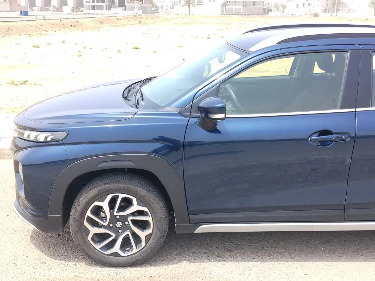Car image 9