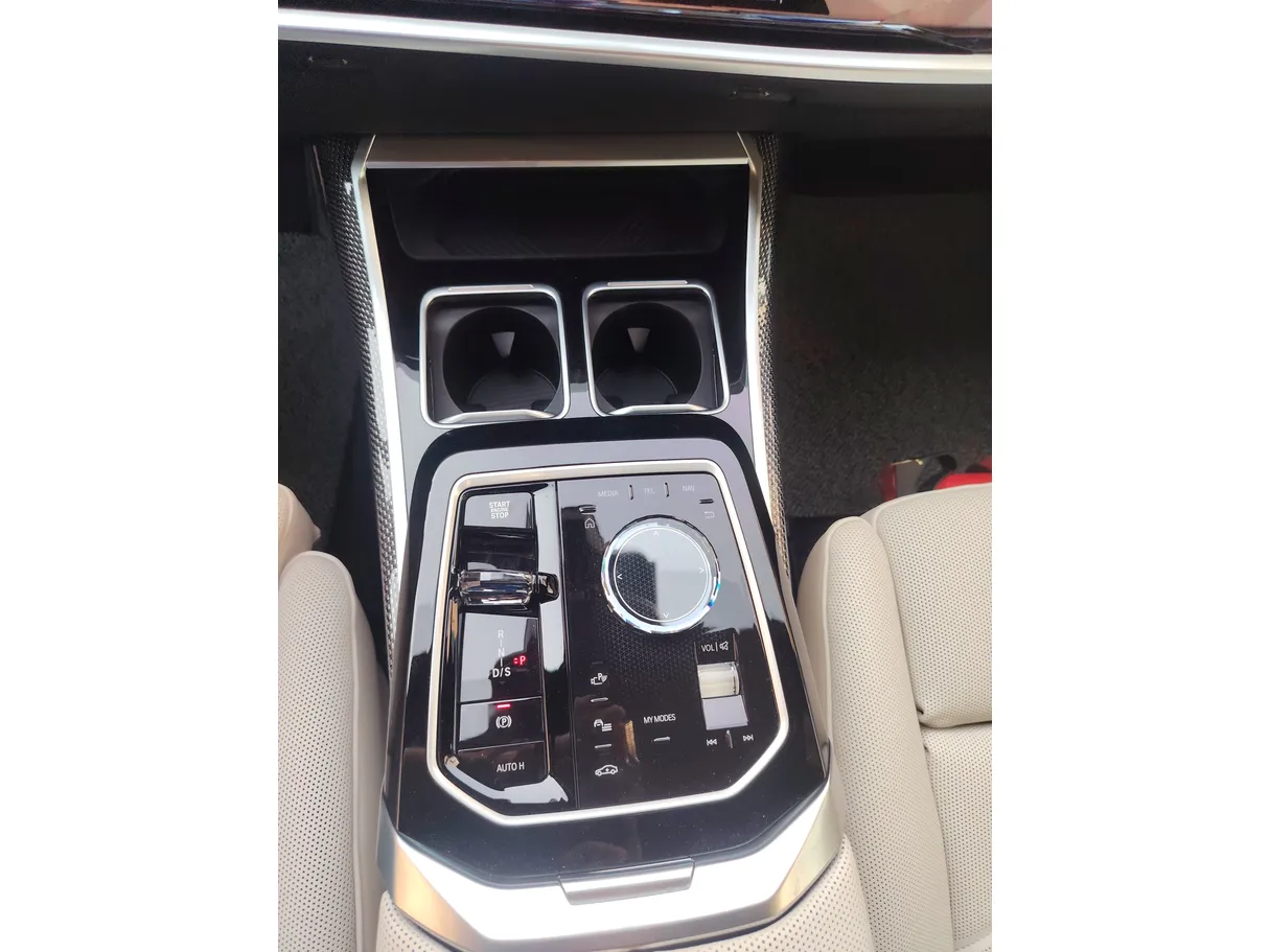 Car image 25