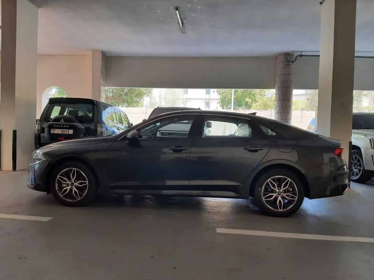 Car image 4