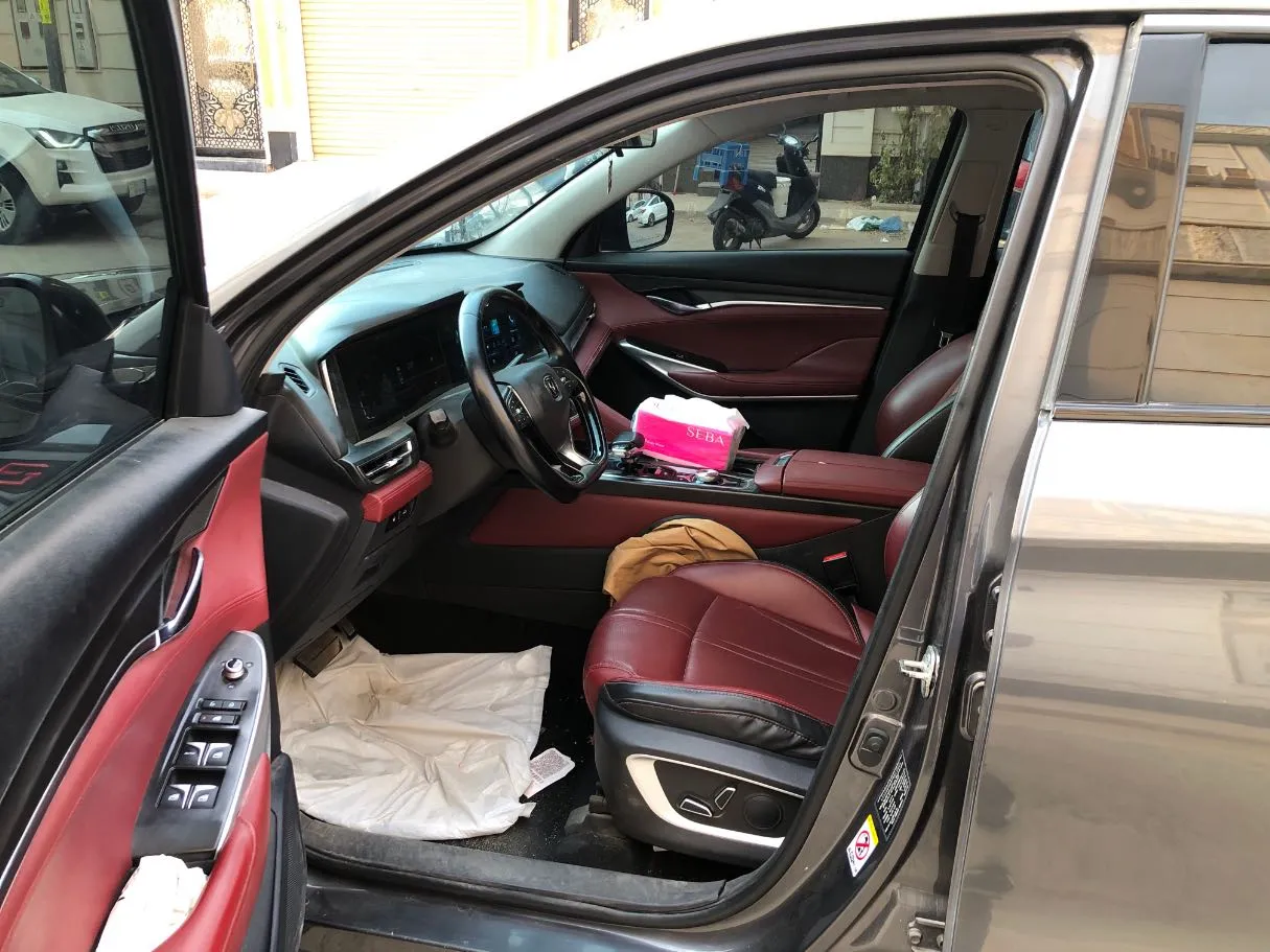 Car image 12