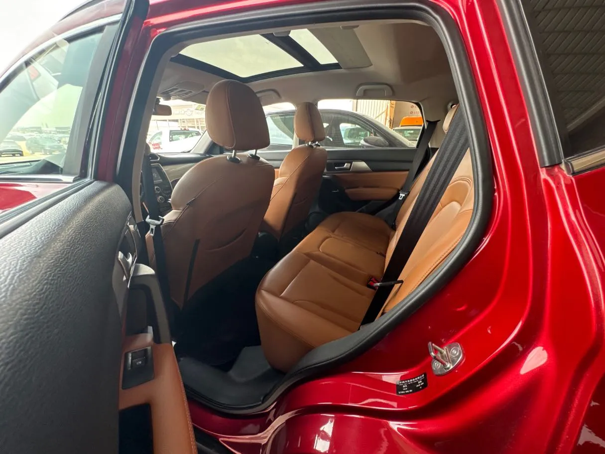 Car image 15