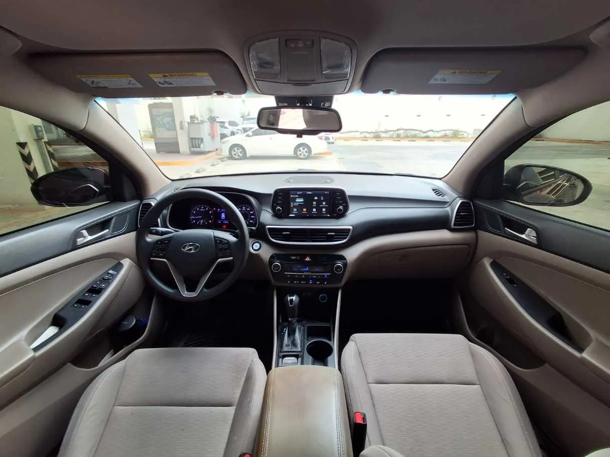 Car image 14