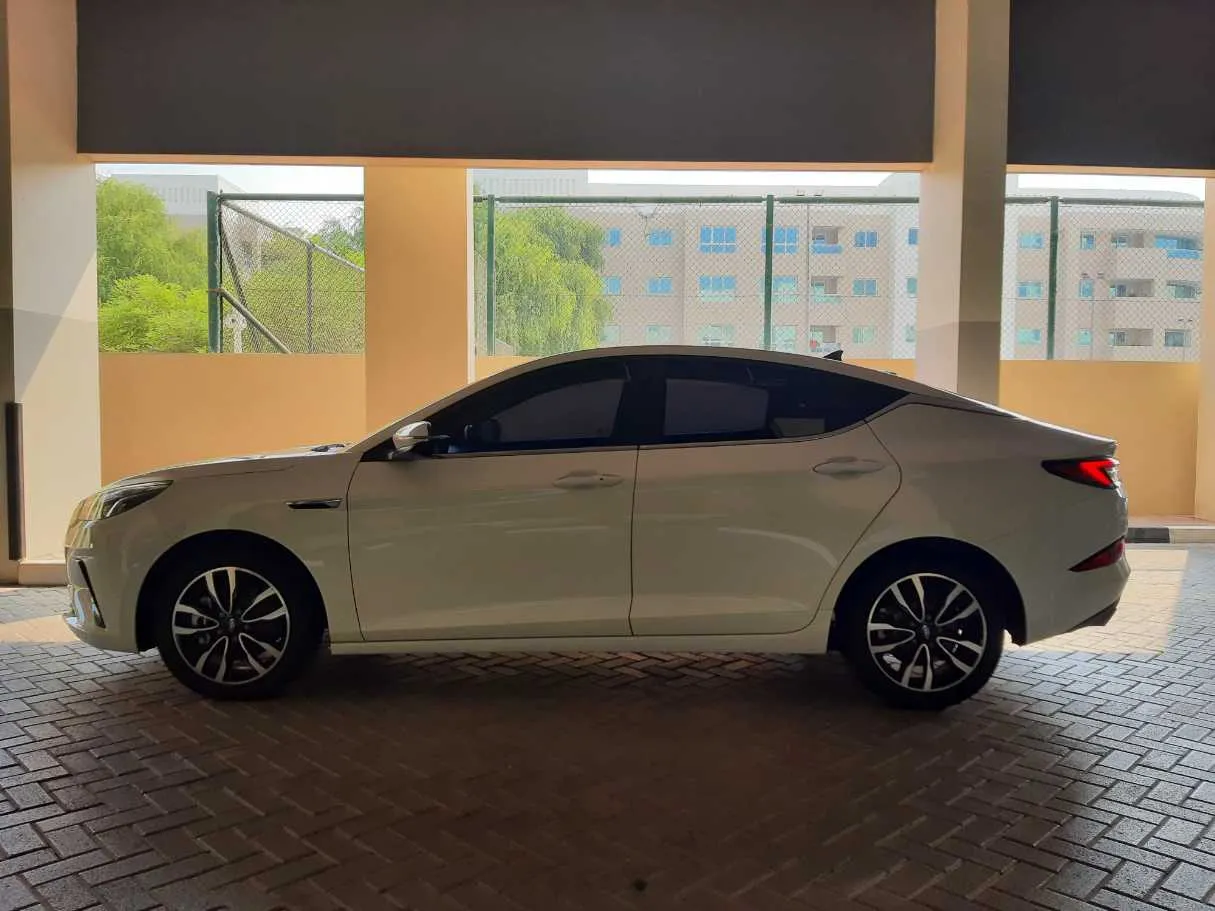Car image 8