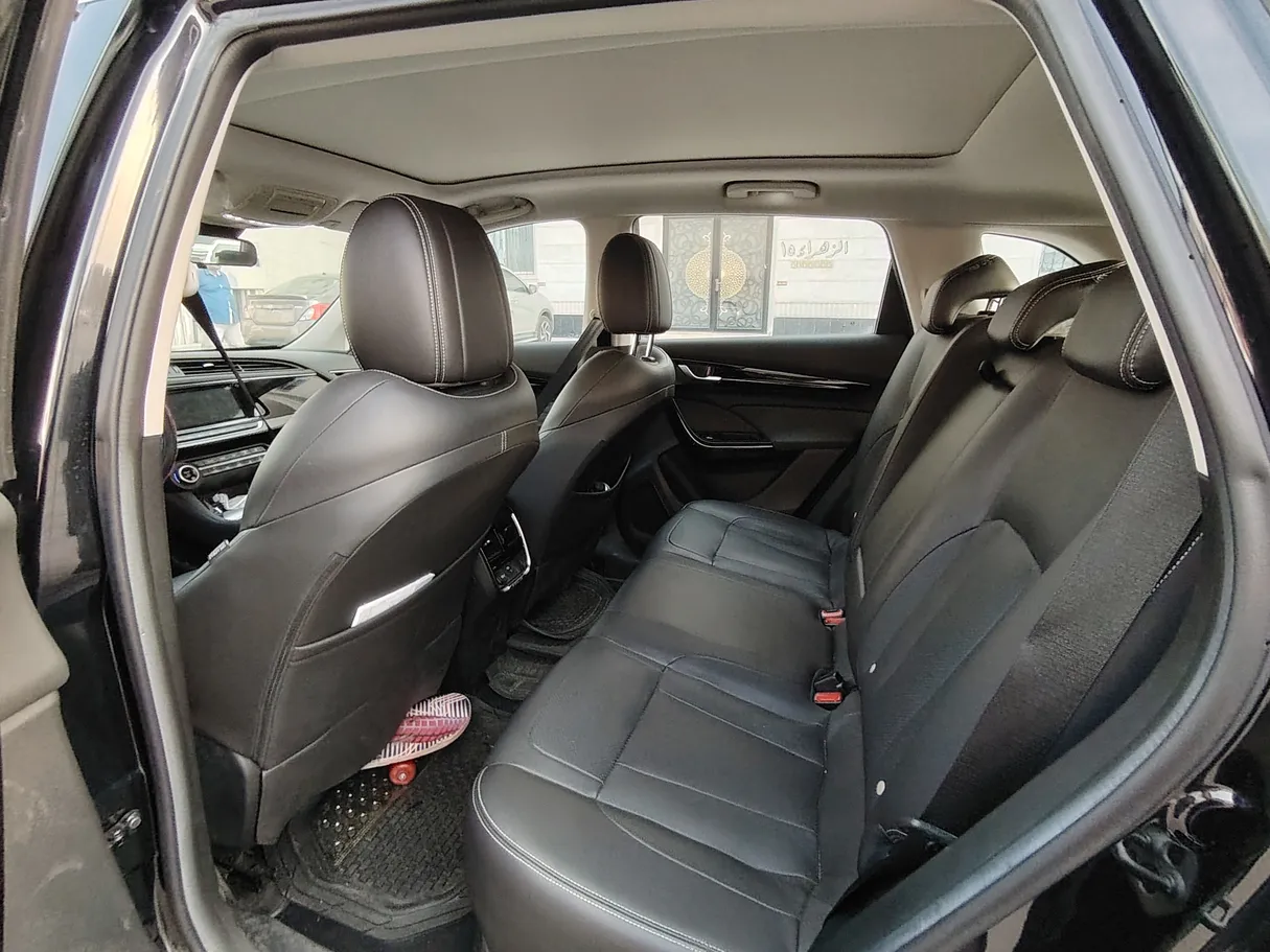Car image 12