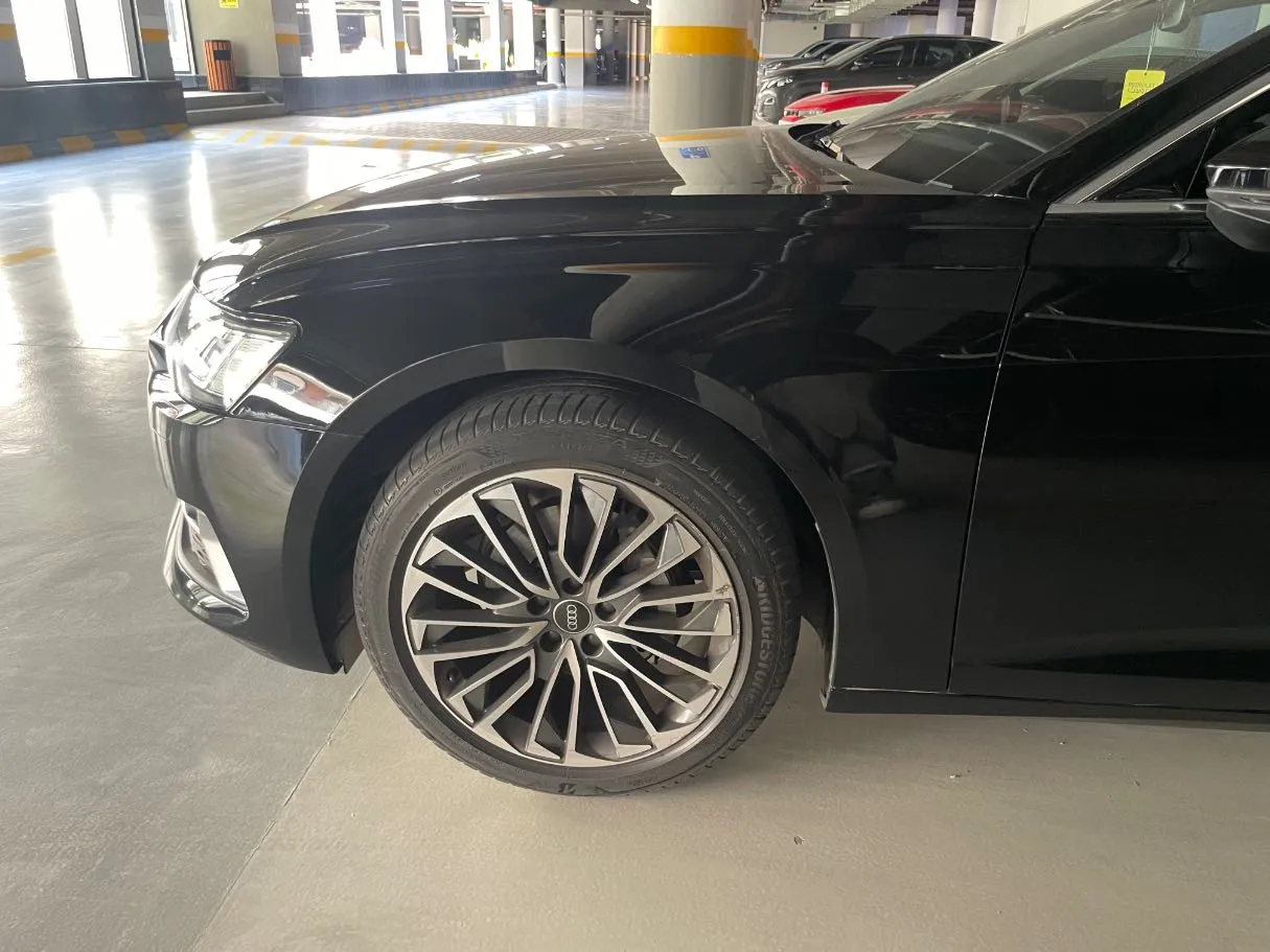 Car image 9