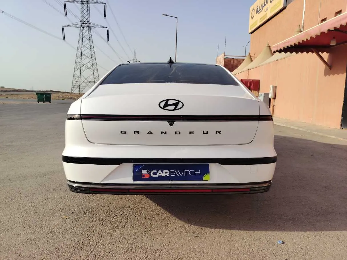 Car image 5