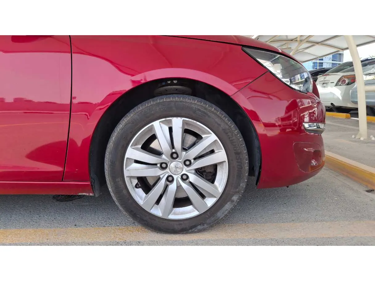 Car image 9