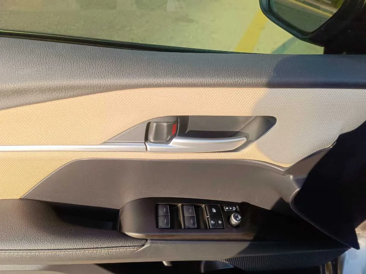 Car image 36