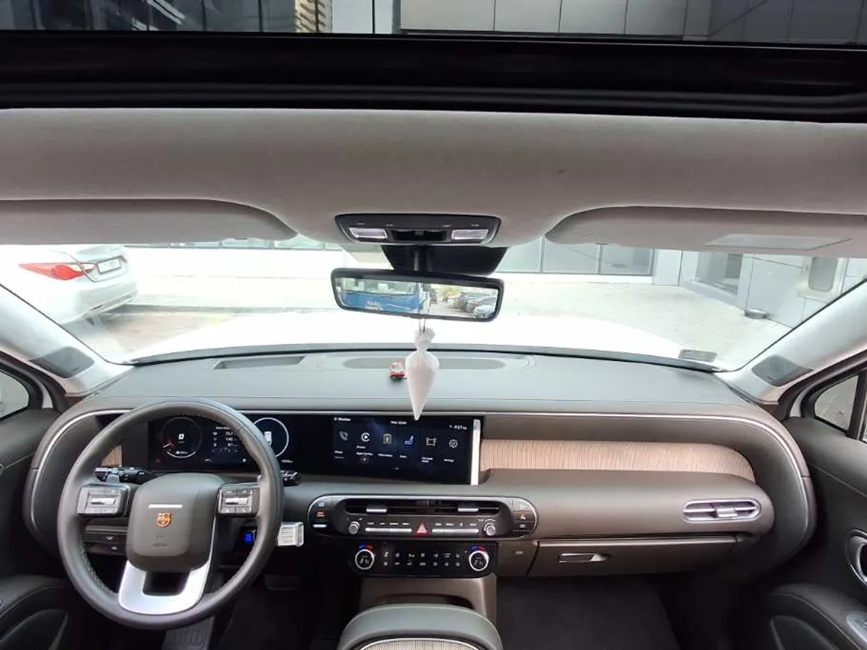 Car image 19