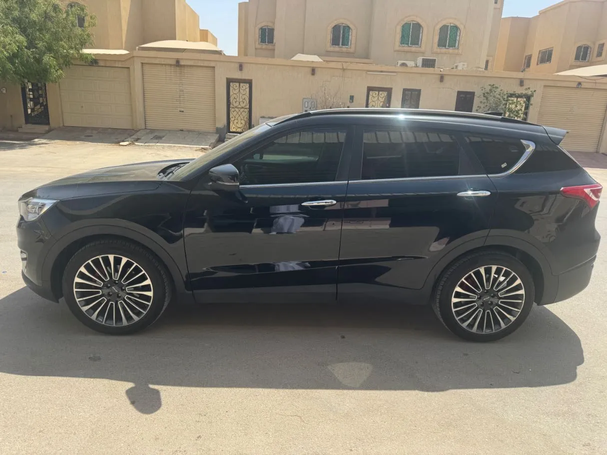 Car image 8