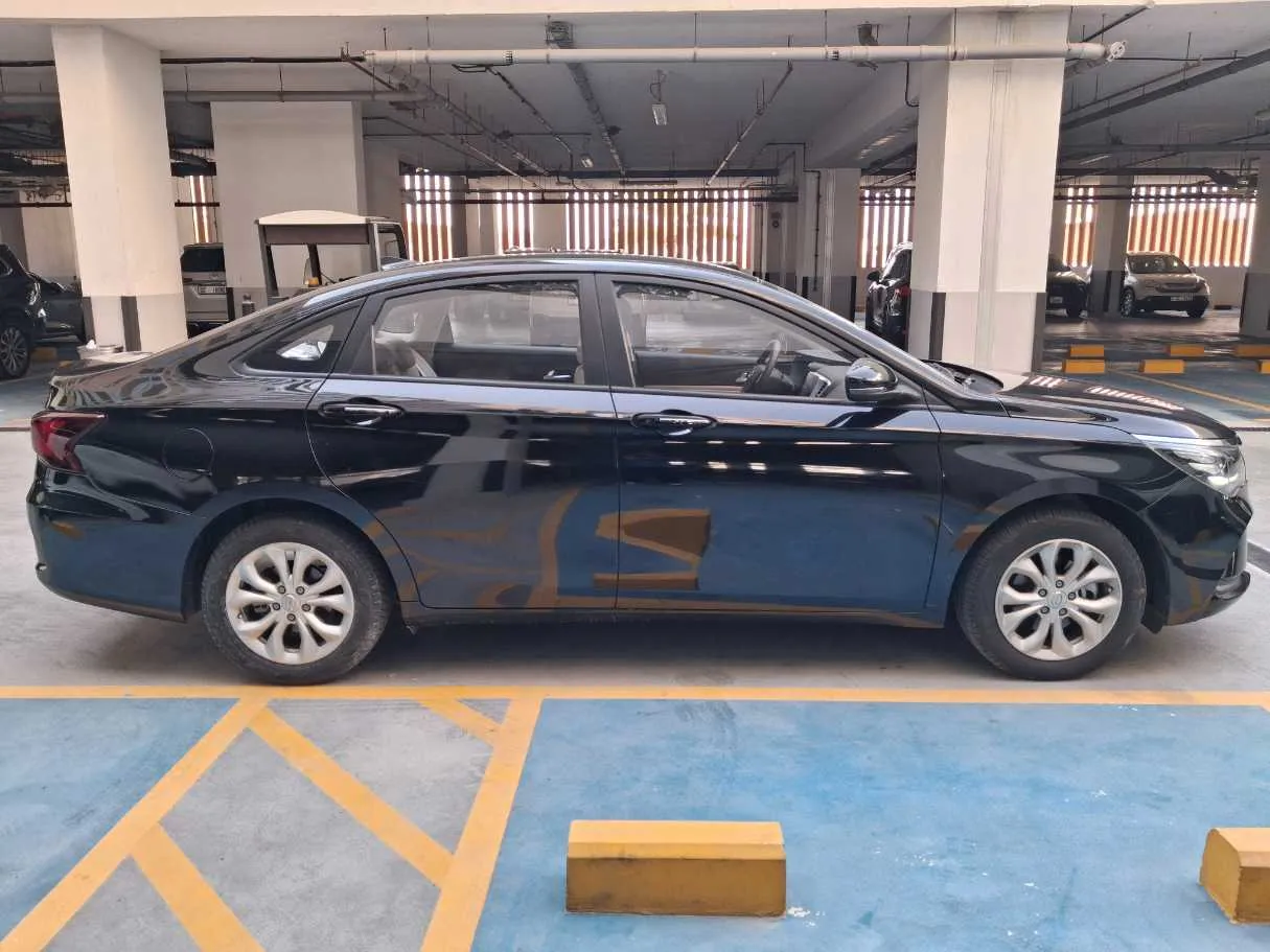 Car image 8