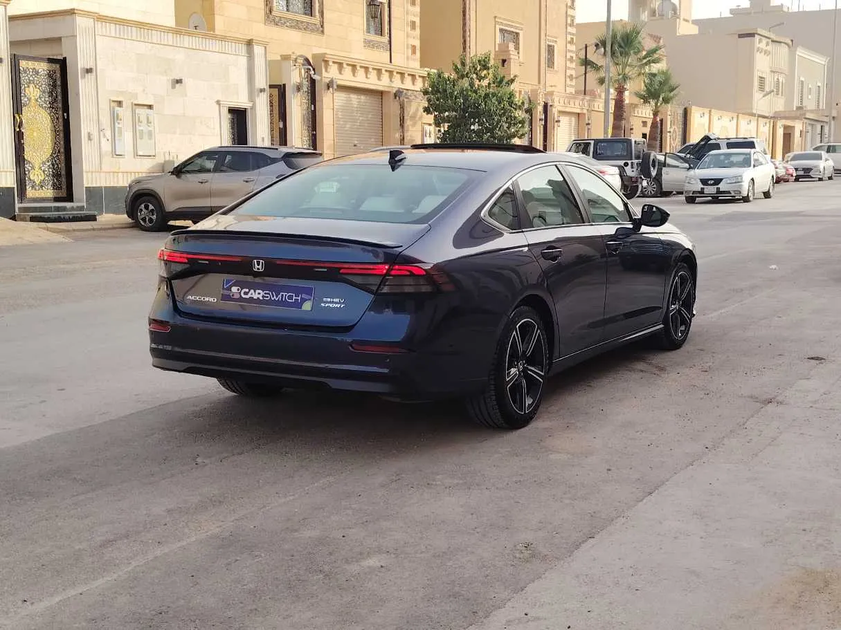 Car image 5