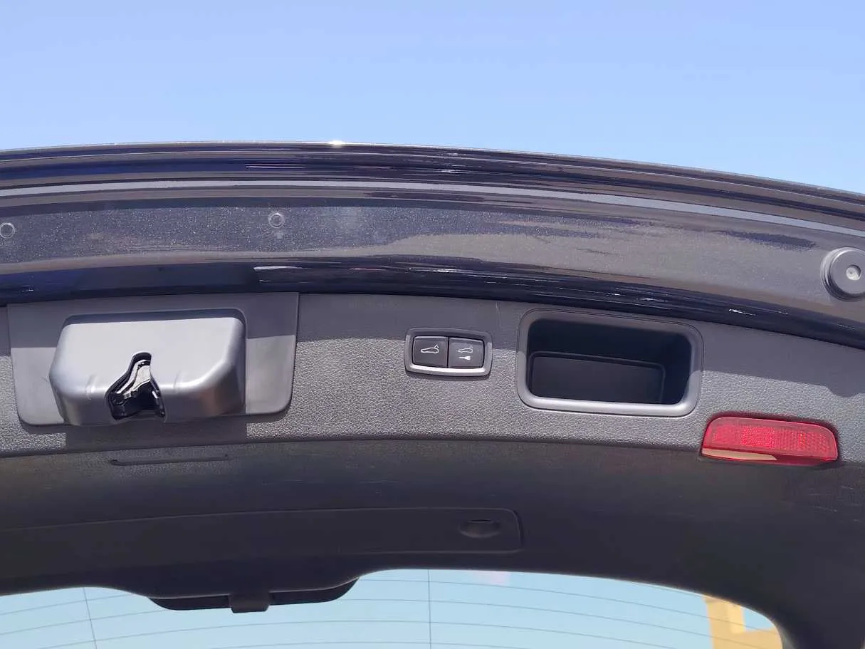 Car image 27