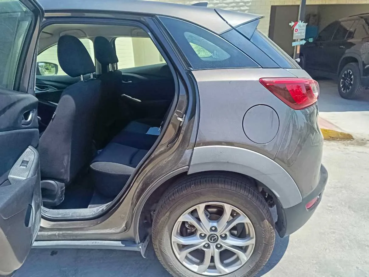 Car image 18