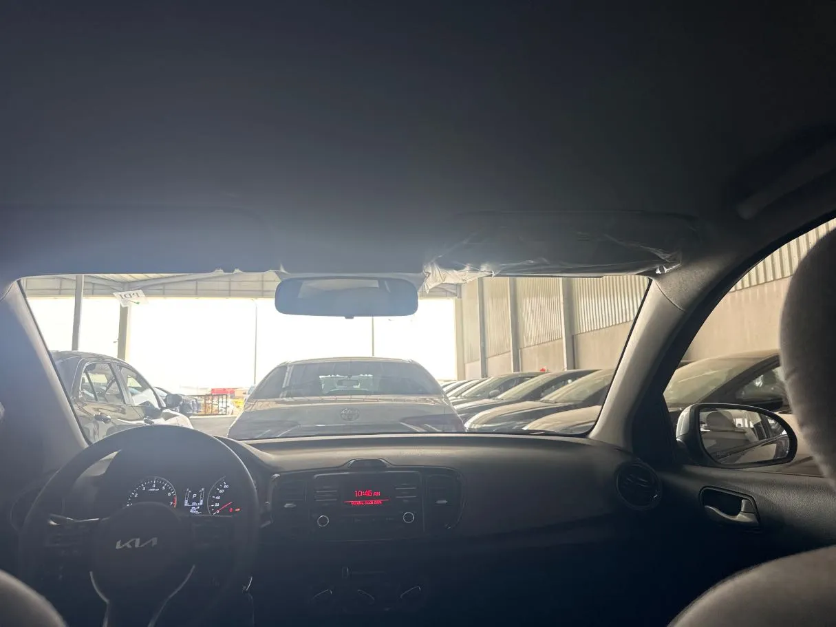 Car image 17