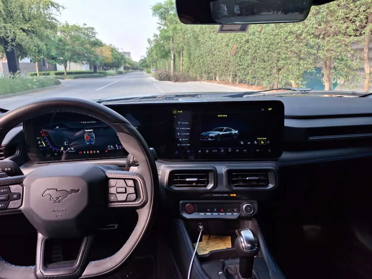 Car image 16