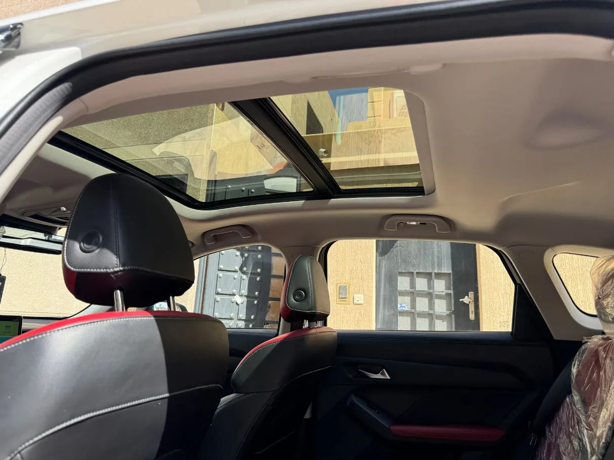 Car image 14