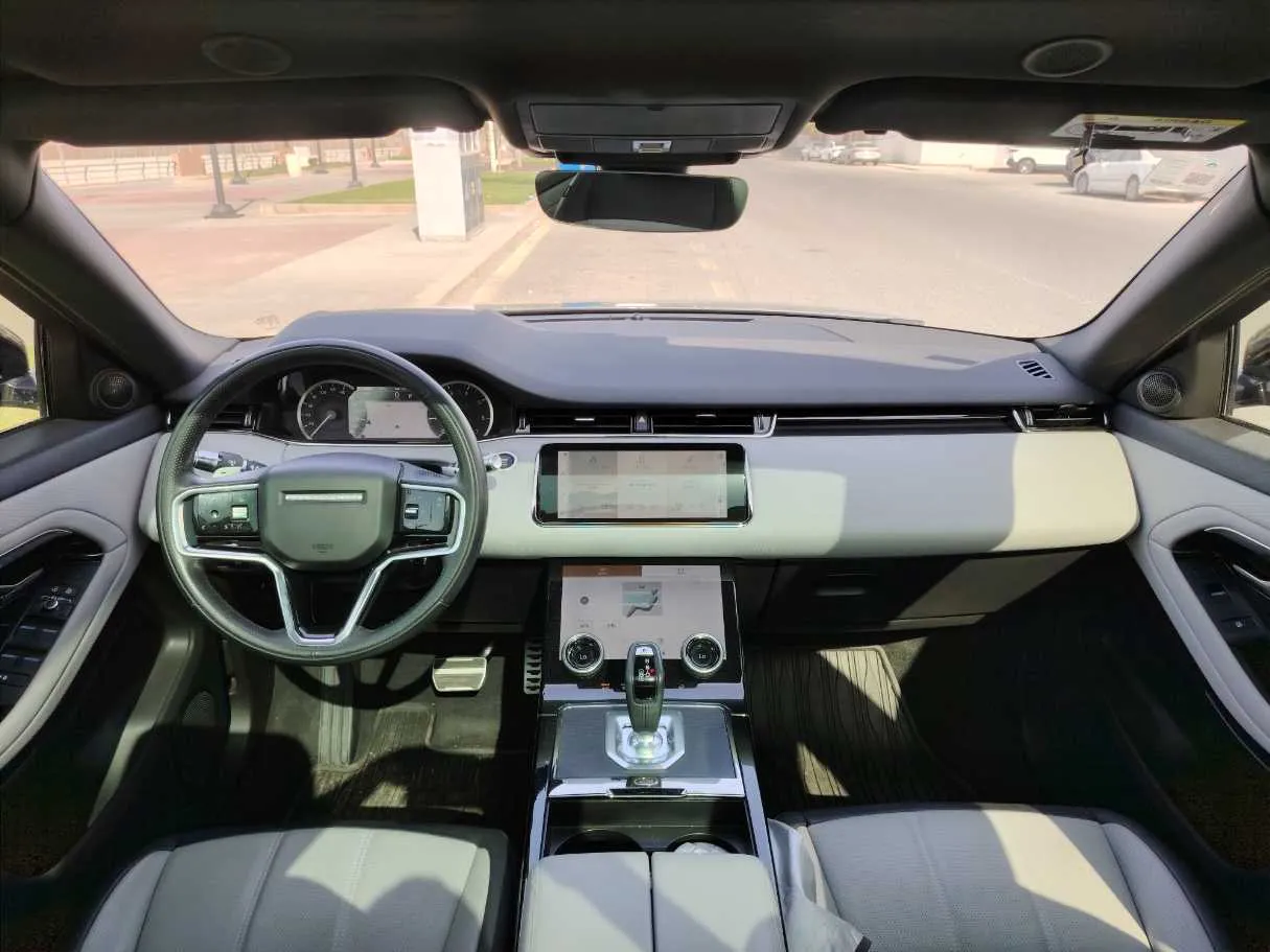 Car image 18