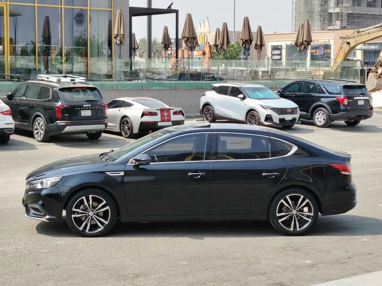 Car image 8